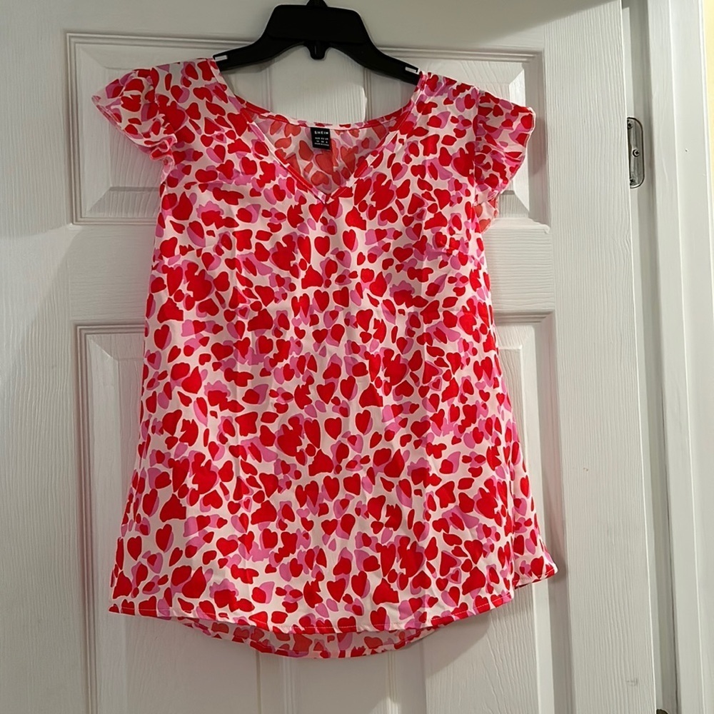 Women’s v neck ruffled sleeve t shirt